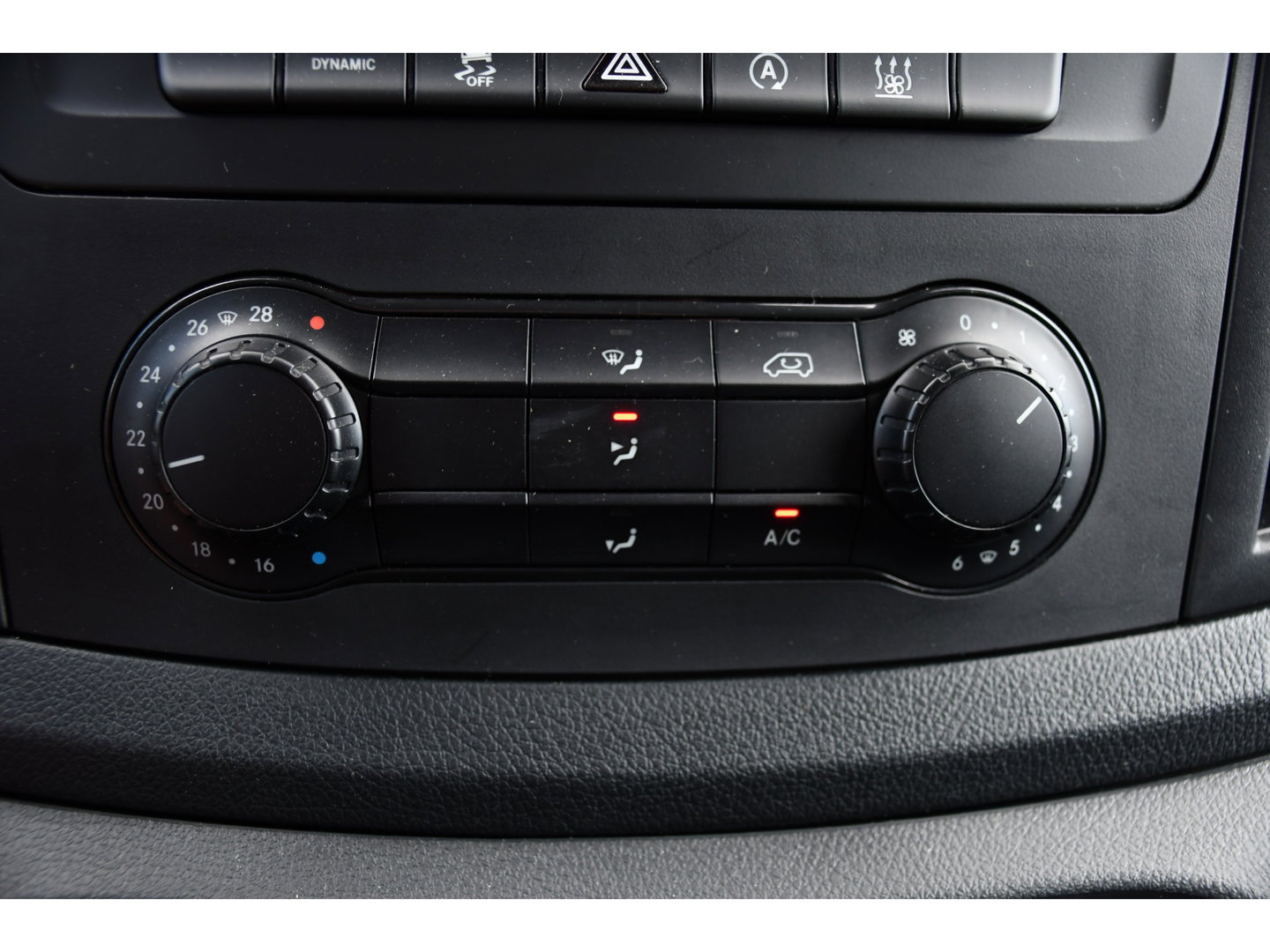 Mercedes-Benz Vito 116 CDI L2 Black Edition Camera, Cruise, Carplay, LED, 164pk, Stoelverwarming, Standkachel, Automaat, Multimedia, Uniek!