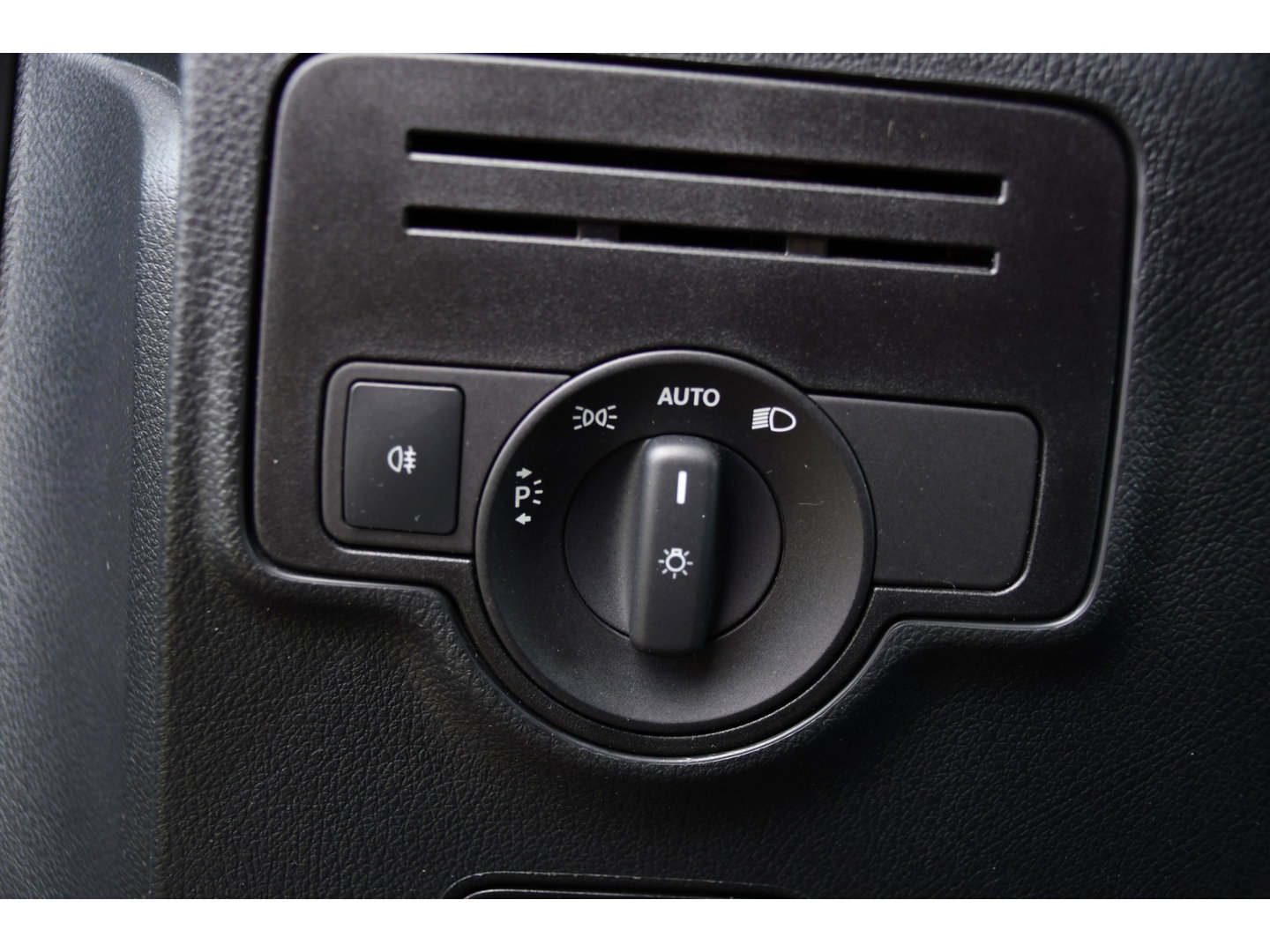 Mercedes-Benz Vito 116 CDI L2 Black Edition Camera, Cruise, Carplay, LED, 164pk, Stoelverwarming, Standkachel, Automaat, Multimedia, Uniek!