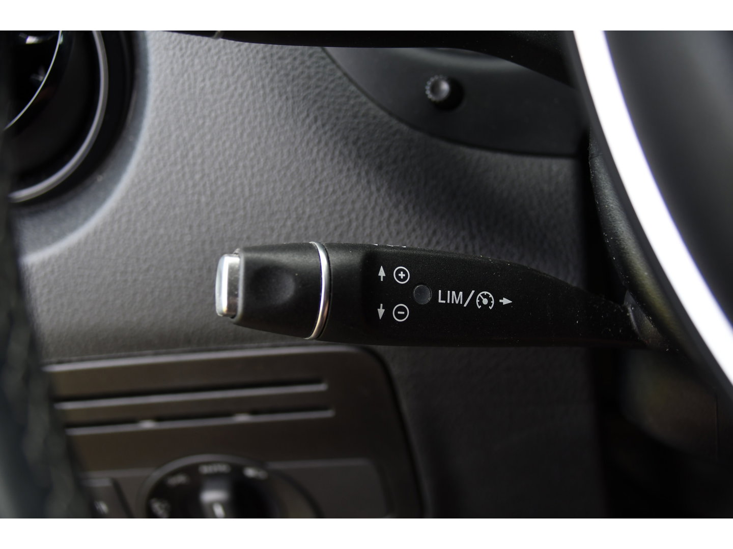 Mercedes-Benz Vito 116 CDI L2 Black Edition Camera, Cruise, Carplay, LED, 164pk, Stoelverwarming, Standkachel, Automaat, Multimedia, Uniek!