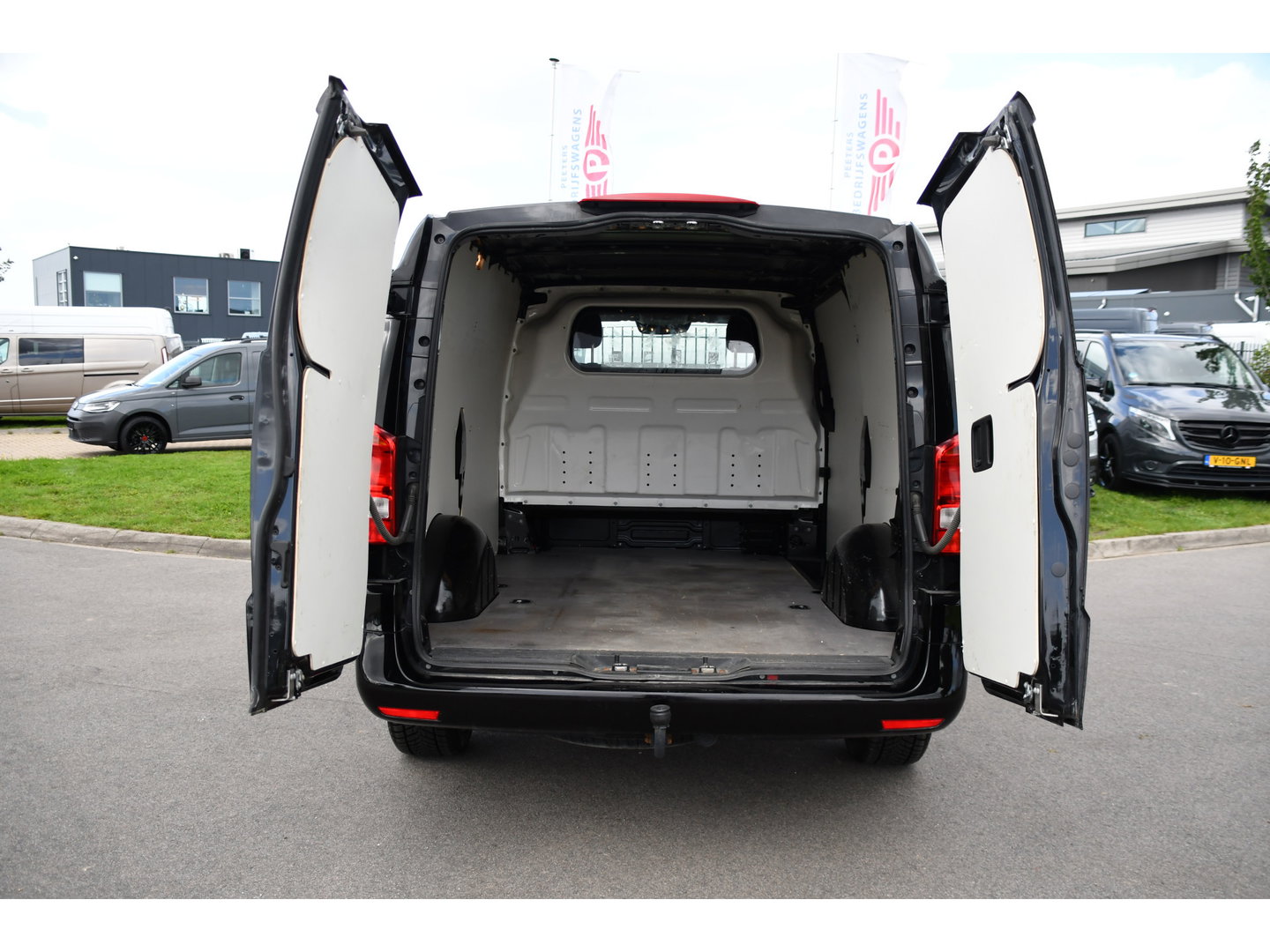 Mercedes-Benz Vito 116 CDI L2 Black Edition Camera, Cruise, Carplay, LED, 164pk, Stoelverwarming, Standkachel, Automaat, Multimedia, Uniek!