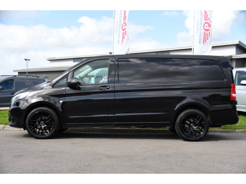 Mercedes-Benz Vito 116 CDI L2 Black Edition Camera, Cruise, Carplay, LED, 164pk, Stoelverwarming, Standkachel, Automaat, Multimedia, Uniek!