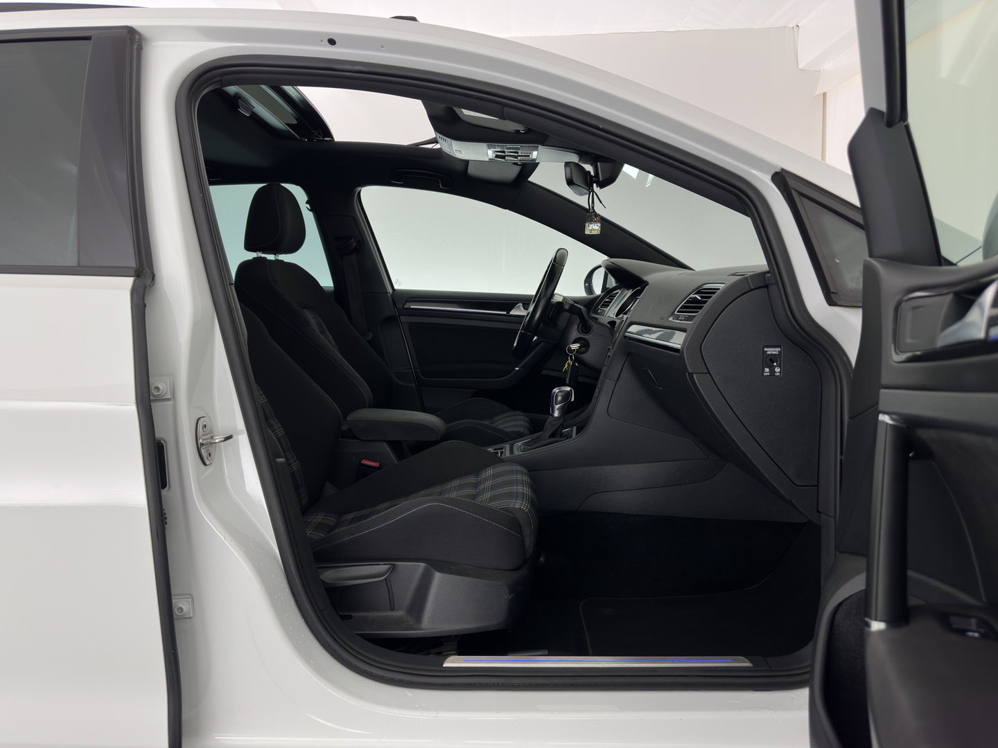 Volkswagen Golf 1.4 TSI GTE Aut. Panodak |Heated Seats | Xenon |18Inch | Pdc | Cruise Control