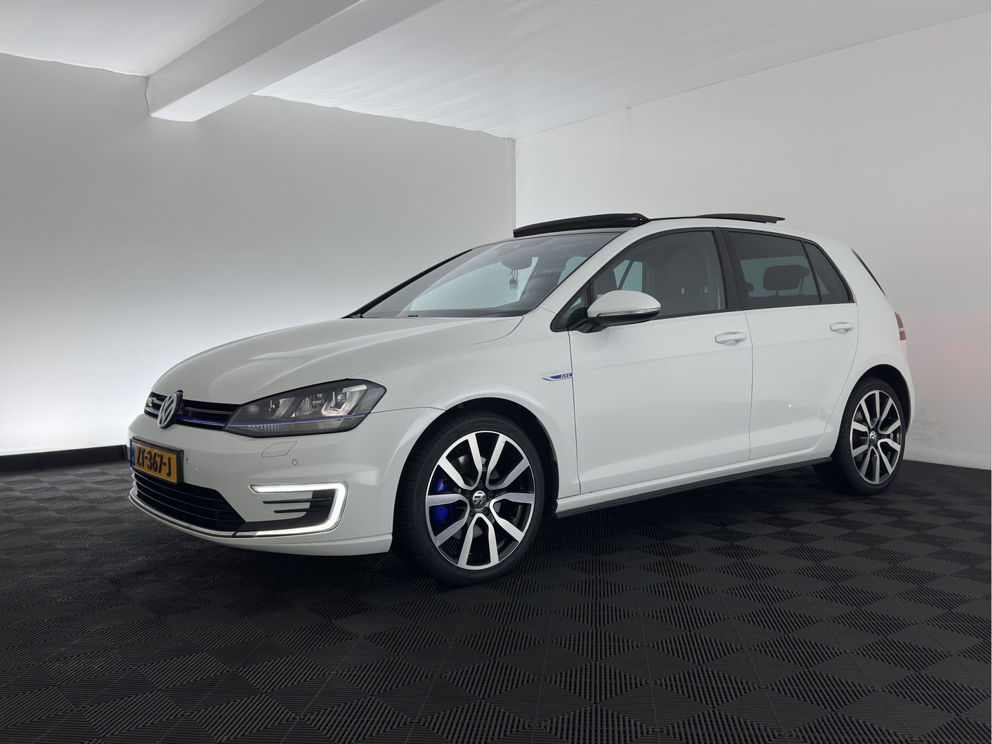 Volkswagen Golf 1.4 TSI GTE Aut. Panodak |Heated Seats | Xenon |18Inch | Pdc | Cruise Control