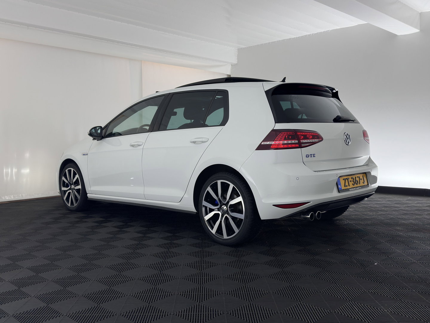 Volkswagen Golf 1.4 TSI GTE Aut. Panodak |Heated Seats | Xenon |18Inch | Pdc | Cruise Control