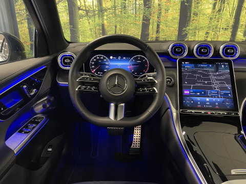Mercedes-Benz GLC 220d 4MATIC AMG Line | 360 Camera | Panoramadak | Sfeerverlichting | Digital Light | Zwenkhaak | Burmester | Apple Carplay | Keyless |