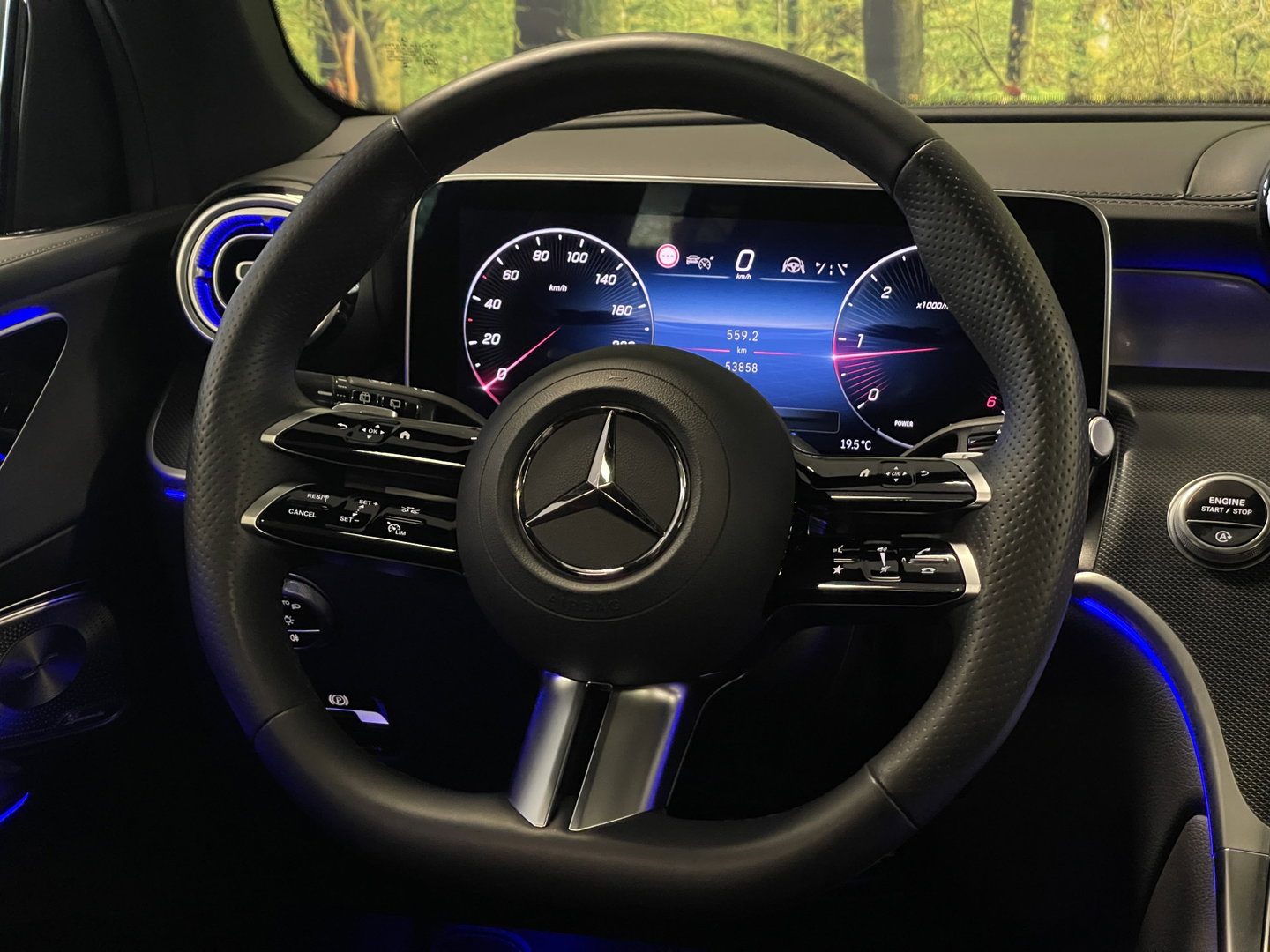 Mercedes-Benz GLC 220d 4MATIC AMG Line | 360 Camera | Panoramadak | Sfeerverlichting | Digital Light | Zwenkhaak | Burmester | Apple Carplay | Keyless |