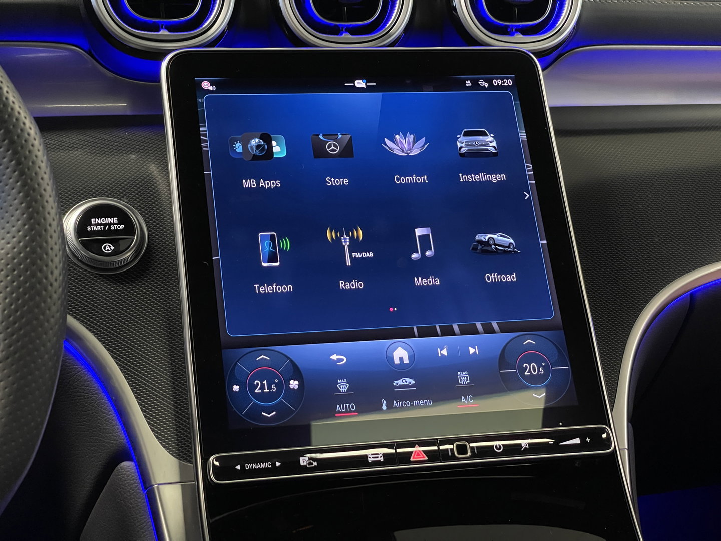 Mercedes-Benz GLC 220d 4MATIC AMG Line | 360 Camera | Panoramadak | Sfeerverlichting | Digital Light | Zwenkhaak | Burmester | Apple Carplay | Keyless |