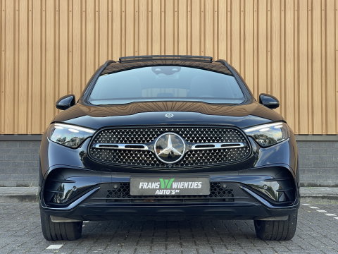 Mercedes-Benz GLC 220d 4MATIC AMG Line | 360 Camera | Panoramadak | Sfeerverlichting | Digital Light | Zwenkhaak | Burmester | Apple Carplay | Keyless |