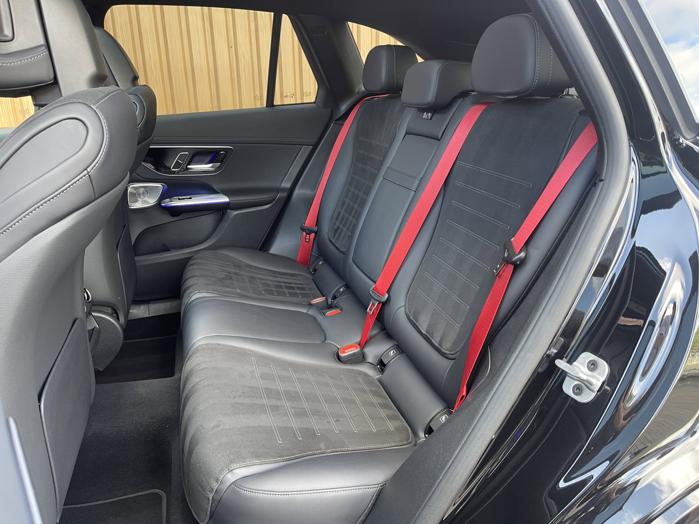 Mercedes-Benz GLC 220d 4MATIC AMG Line | 360 Camera | Panoramadak | Sfeerverlichting | Digital Light | Zwenkhaak | Burmester | Apple Carplay | Keyless |