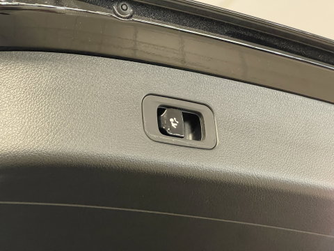 Mercedes-Benz GLC 220d 4MATIC AMG Line | 360 Camera | Panoramadak | Sfeerverlichting | Digital Light | Zwenkhaak | Burmester | Apple Carplay | Keyless |