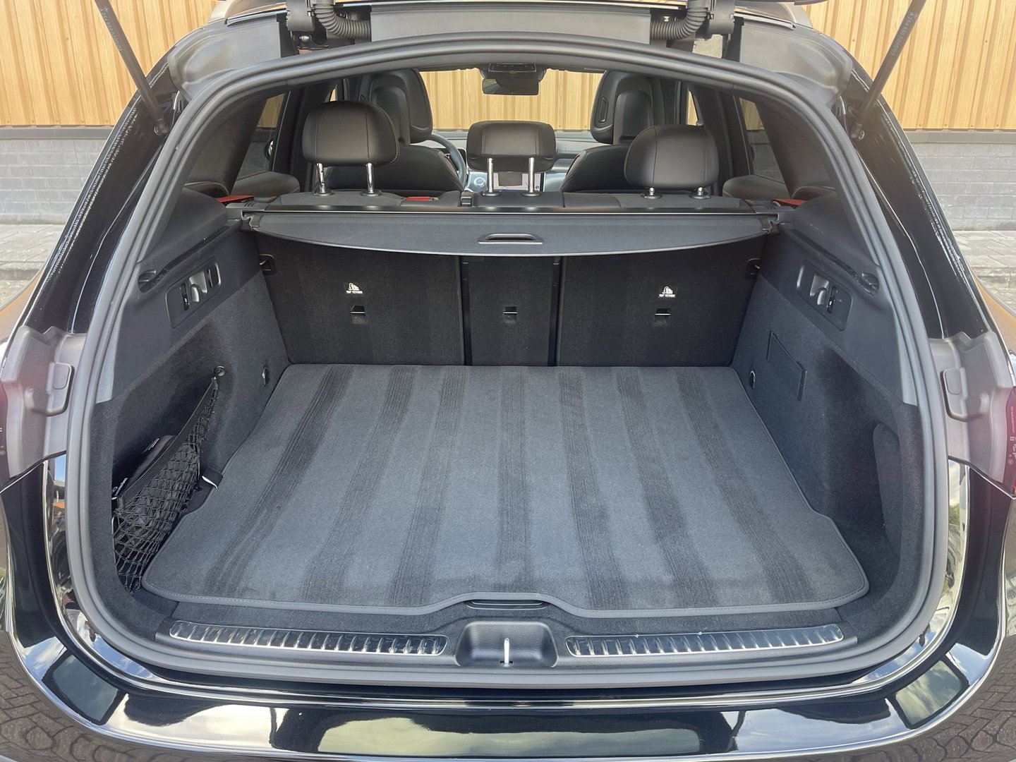 Mercedes-Benz GLC 220d 4MATIC AMG Line | 360 Camera | Panoramadak | Sfeerverlichting | Digital Light | Zwenkhaak | Burmester | Apple Carplay | Keyless |