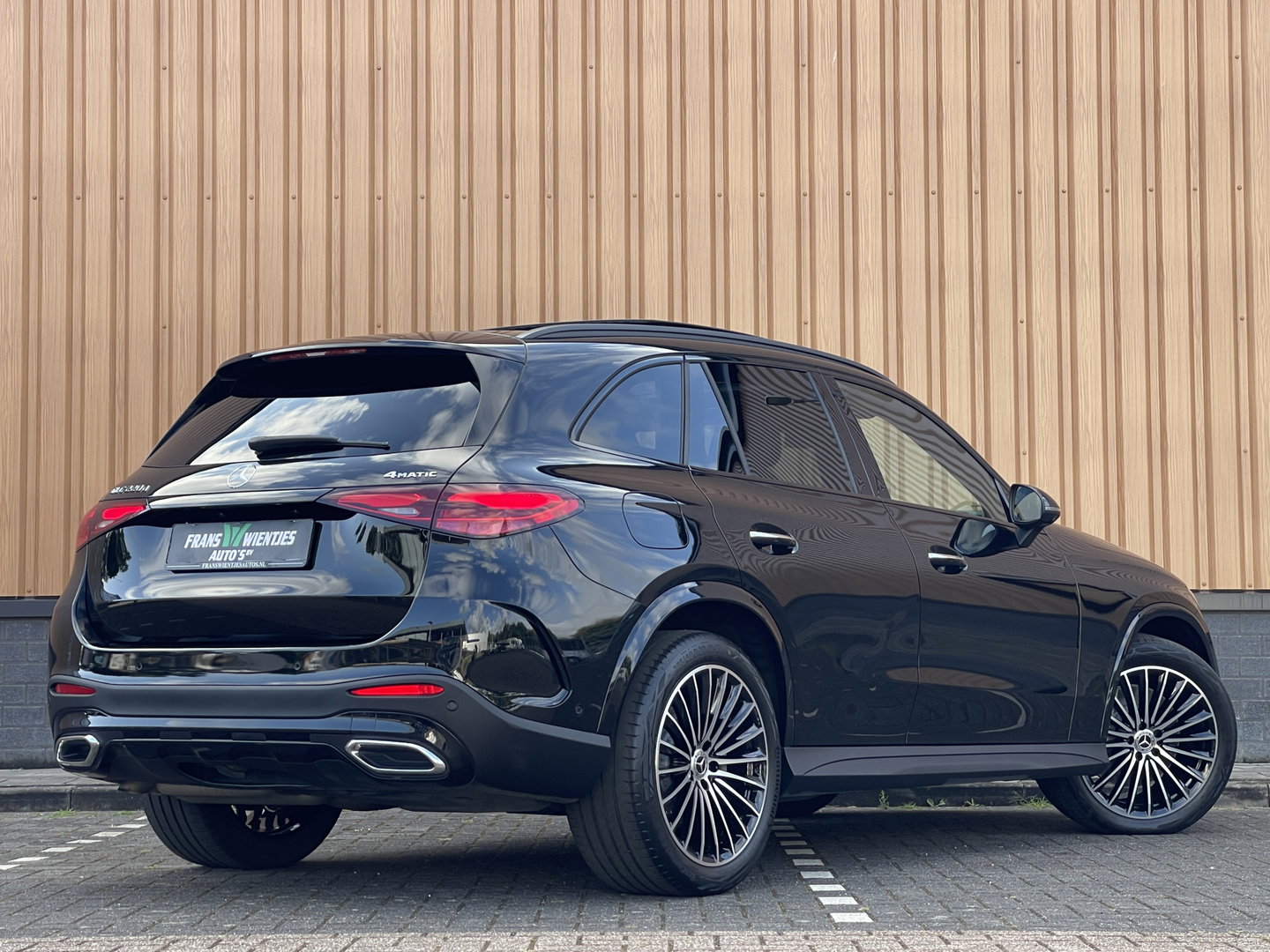 Mercedes-Benz GLC 220d 4MATIC AMG Line | 360 Camera | Panoramadak | Sfeerverlichting | Digital Light | Zwenkhaak | Burmester | Apple Carplay | Keyless |