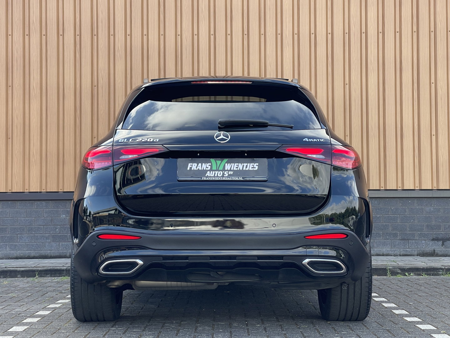 Mercedes-Benz GLC 220d 4MATIC AMG Line | 360 Camera | Panoramadak | Sfeerverlichting | Digital Light | Zwenkhaak | Burmester | Apple Carplay | Keyless |