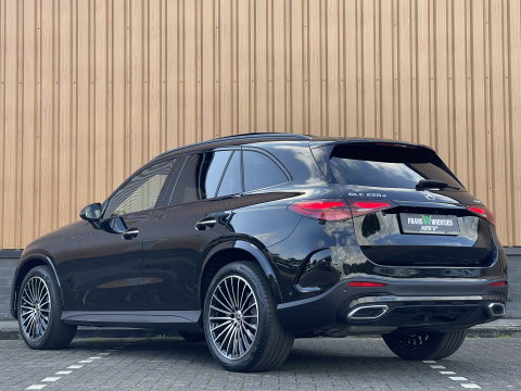 Mercedes-Benz GLC 220d 4MATIC AMG Line | 360 Camera | Panoramadak | Sfeerverlichting | Digital Light | Zwenkhaak | Burmester | Apple Carplay | Keyless |