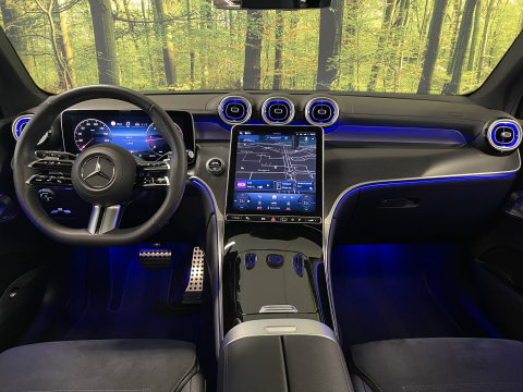 Mercedes-Benz GLC 220d 4MATIC AMG Line | 360 Camera | Panoramadak | Sfeerverlichting | Digital Light | Zwenkhaak | Burmester | Apple Carplay | Keyless |