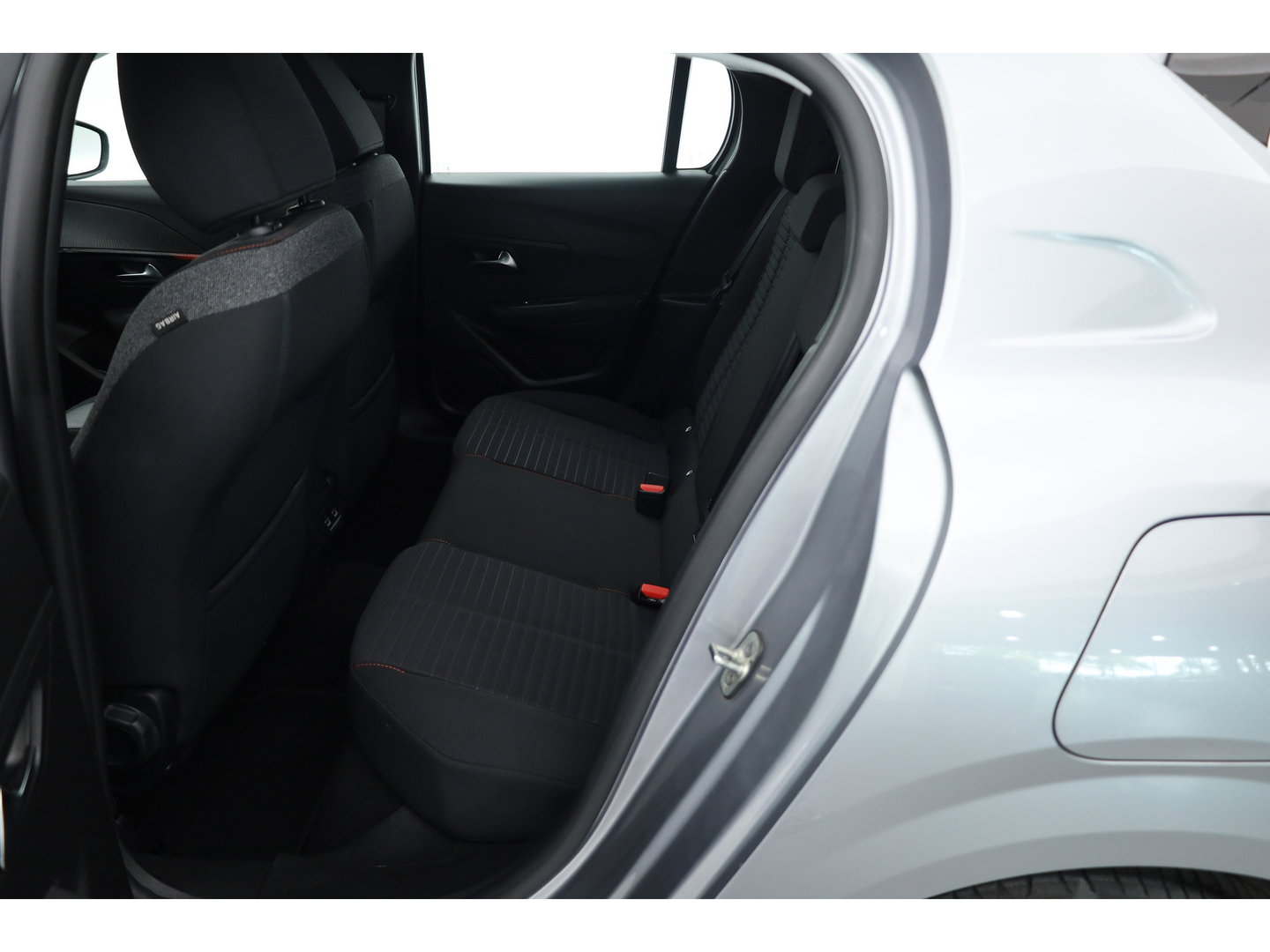 Peugeot 208 1.2 PureTech Active - Automaat | Rijklaar! | App.Connect | Airco | LED | Cruise | PDC-Achter | 16'' | Bluetooth | Elek. Spiegels | Elek. Ramen V