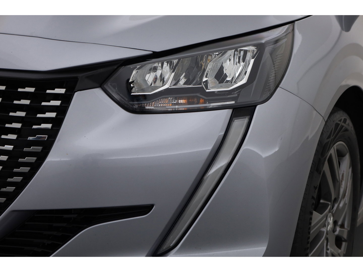 Peugeot 208 1.2 PureTech Active - Automaat | Rijklaar! | App.Connect | Airco | LED | Cruise | PDC-Achter | 16'' | Bluetooth | Elek. Spiegels | Elek. Ramen V