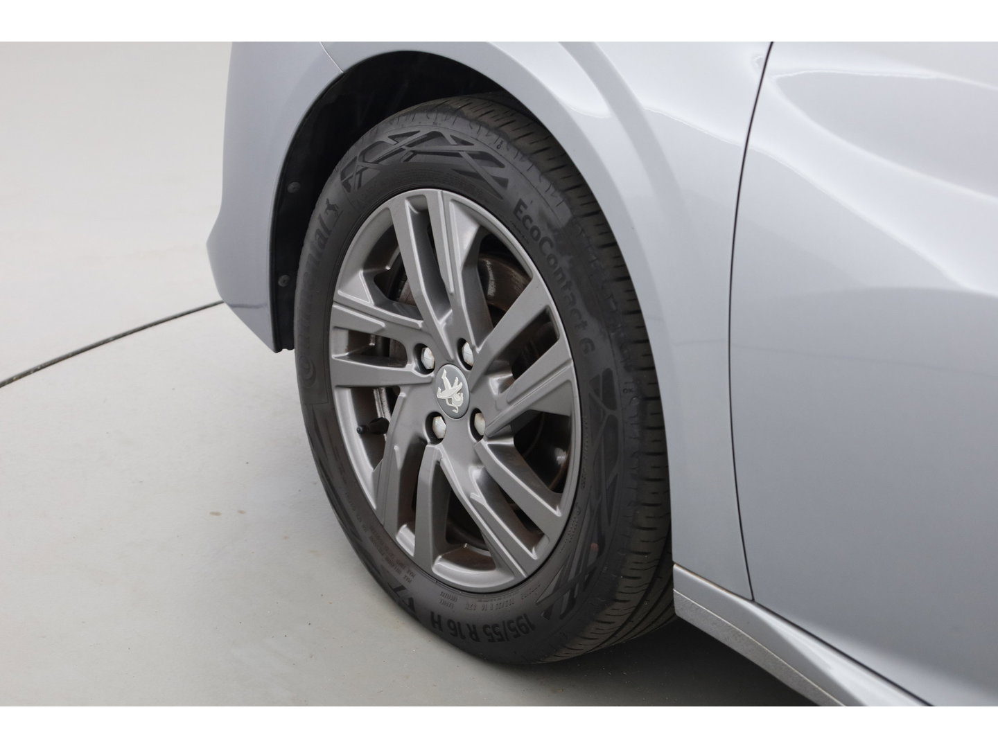 Peugeot 208 1.2 PureTech Active - Automaat | Rijklaar! | App.Connect | Airco | LED | Cruise | PDC-Achter | 16'' | Bluetooth | Elek. Spiegels | Elek. Ramen V