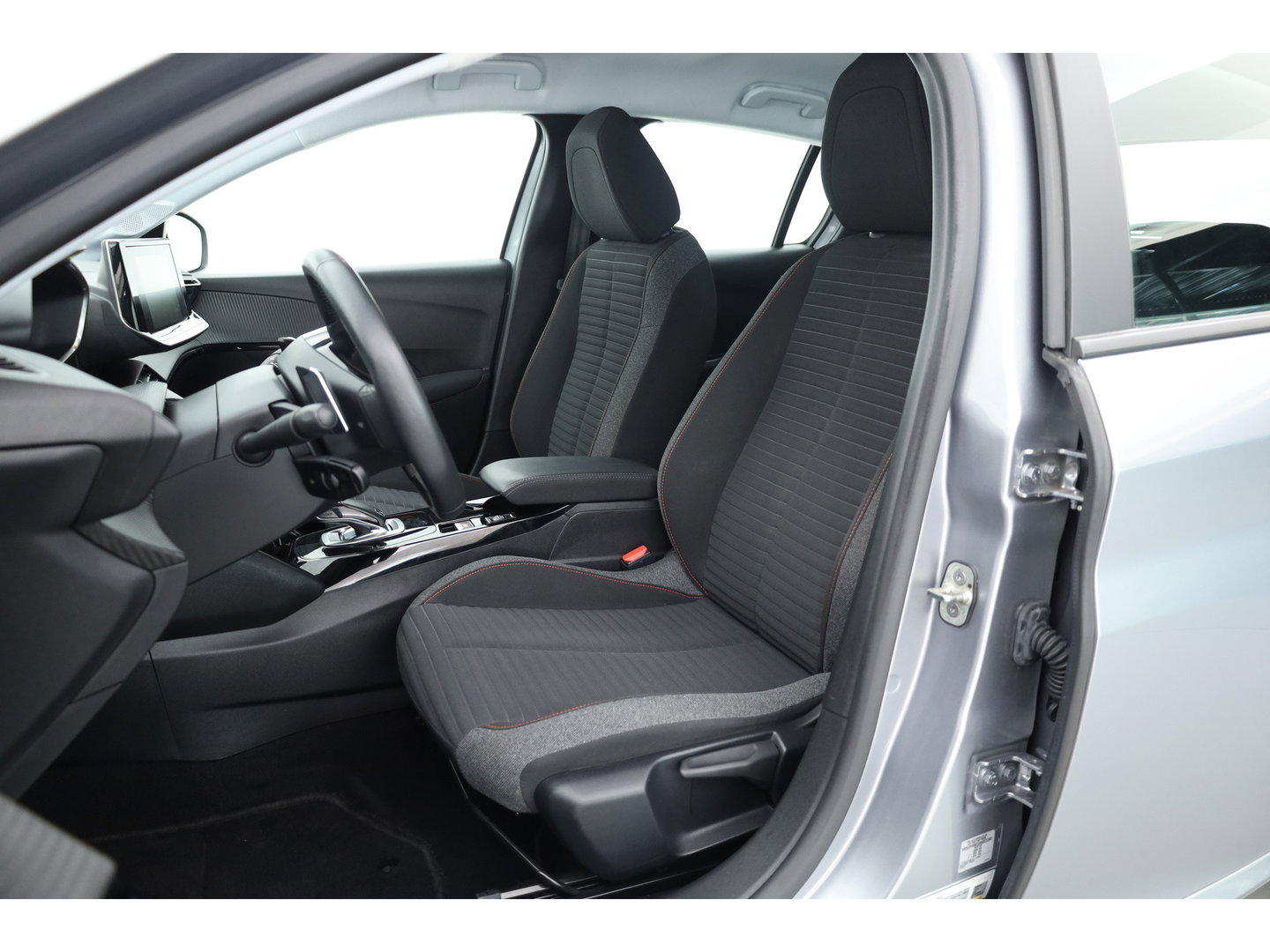 Peugeot 208 1.2 PureTech Active - Automaat | Rijklaar! | App.Connect | Airco | LED | Cruise | PDC-Achter | 16'' | Bluetooth | Elek. Spiegels | Elek. Ramen V