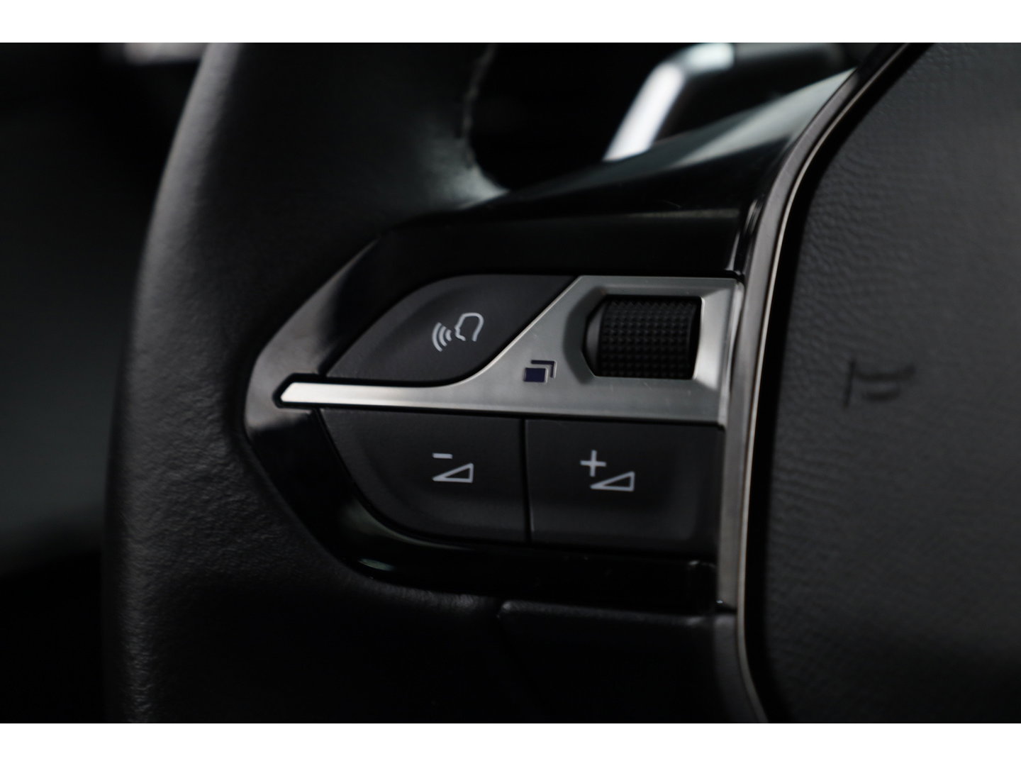 Peugeot 208 1.2 PureTech Active - Automaat | Rijklaar! | App.Connect | Airco | LED | Cruise | PDC-Achter | 16'' | Bluetooth | Elek. Spiegels | Elek. Ramen V