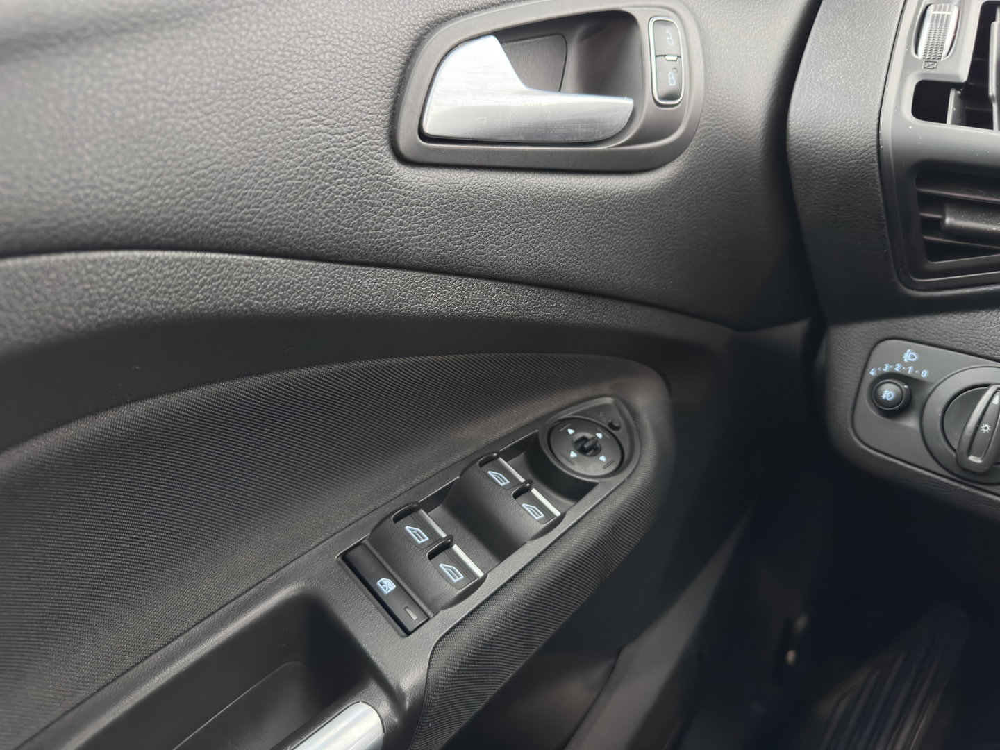 Ford C-MAX 1.5 TDCi Titanium *NAVI-FULL  MAP | COMFORT-SEATS | ECC | KEYLESS | PDC | CRUISE | PRIVACY-GLASS | 16''ALU*
