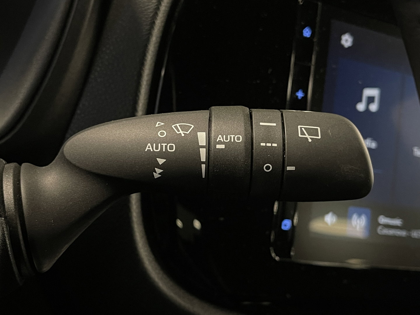 Toyota Aygo X 1.0 VVT-i MT Play | Achteruitrijcamera | Apple Carplay | Stoelverwarming | Regensensor | Airconditioning | Cruise Control Adaptief |