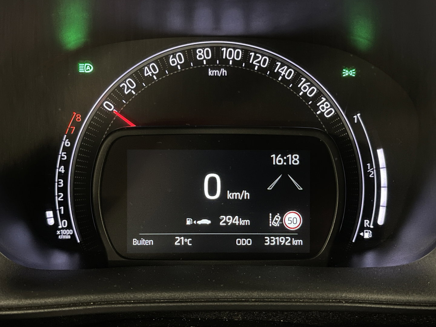 Toyota Aygo X 1.0 VVT-i MT Play | Achteruitrijcamera | Apple Carplay | Stoelverwarming | Regensensor | Airconditioning | Cruise Control Adaptief |