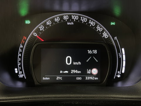 Toyota Aygo X 1.0 VVT-i MT Play | Achteruitrijcamera | Apple Carplay | Stoelverwarming | Regensensor | Airconditioning | Cruise Control Adaptief |