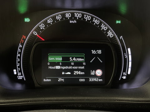 Toyota Aygo X 1.0 VVT-i MT Play | Achteruitrijcamera | Apple Carplay | Stoelverwarming | Regensensor | Airconditioning | Cruise Control Adaptief |