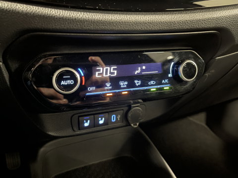 Toyota Aygo X 1.0 VVT-i MT Play | Achteruitrijcamera | Apple Carplay | Stoelverwarming | Regensensor | Airconditioning | Cruise Control Adaptief |