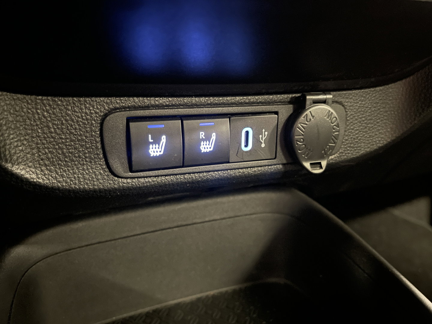 Toyota Aygo X 1.0 VVT-i MT Play | Achteruitrijcamera | Apple Carplay | Stoelverwarming | Regensensor | Airconditioning | Cruise Control Adaptief |