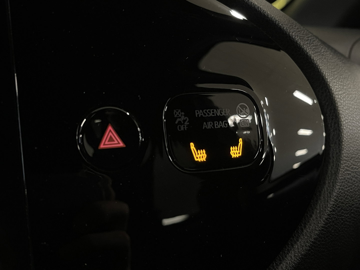 Toyota Aygo X 1.0 VVT-i MT Play | Achteruitrijcamera | Apple Carplay | Stoelverwarming | Regensensor | Airconditioning | Cruise Control Adaptief |