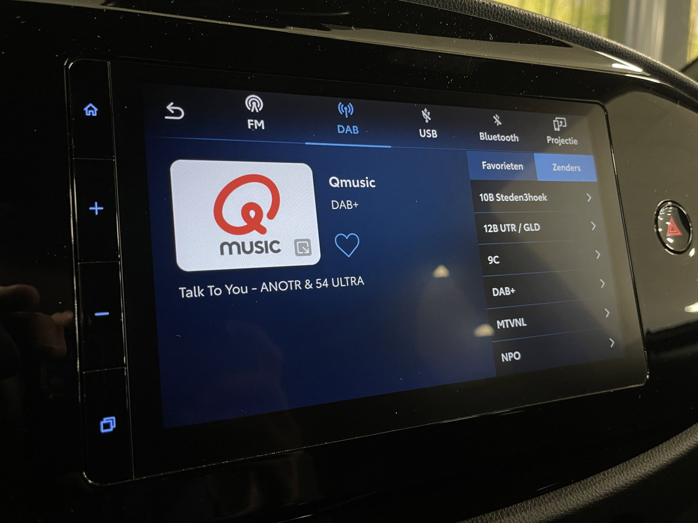 Toyota Aygo X 1.0 VVT-i MT Play | Achteruitrijcamera | Apple Carplay | Stoelverwarming | Regensensor | Airconditioning | Cruise Control Adaptief |