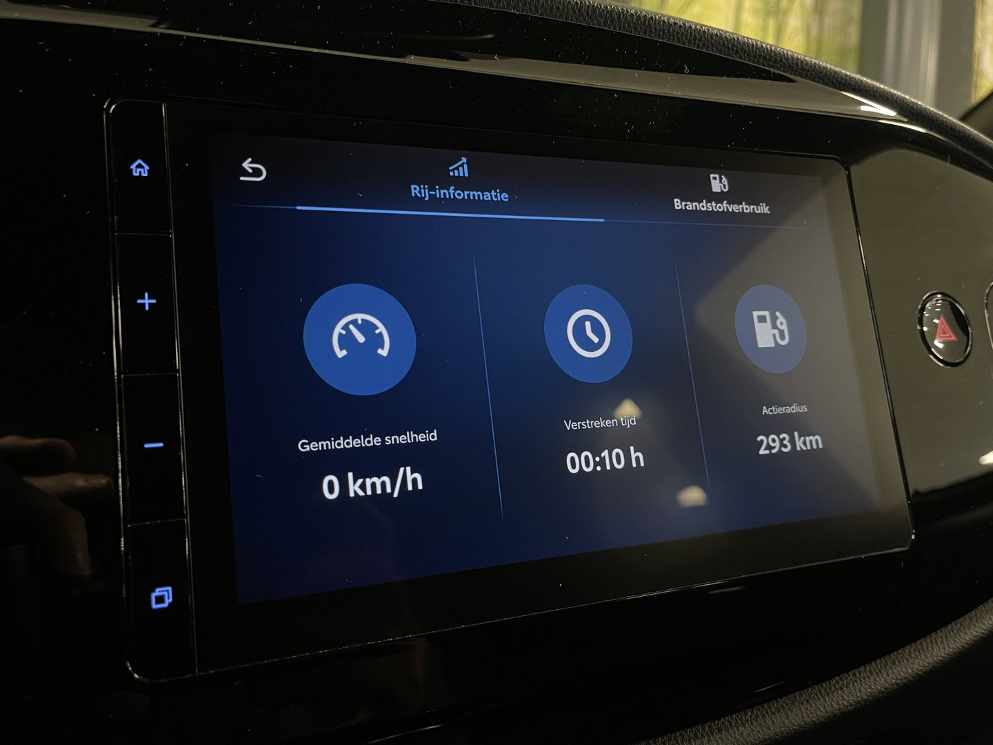 Toyota Aygo X 1.0 VVT-i MT Play | Achteruitrijcamera | Apple Carplay | Stoelverwarming | Regensensor | Airconditioning | Cruise Control Adaptief |