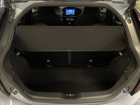 Toyota Aygo X 1.0 VVT-i MT Play | Achteruitrijcamera | Apple Carplay | Stoelverwarming | Regensensor | Airconditioning | Cruise Control Adaptief |