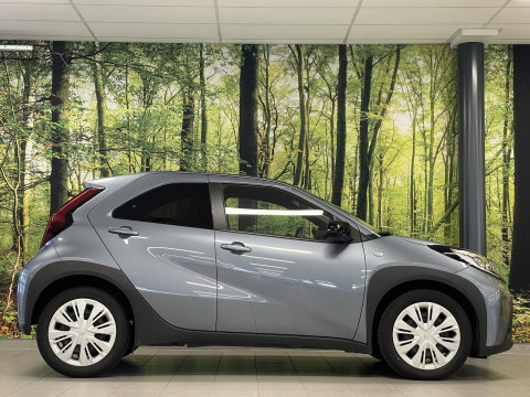 Toyota Aygo X 1.0 VVT-i MT Play | Achteruitrijcamera | Apple Carplay | Stoelverwarming | Regensensor | Airconditioning | Cruise Control Adaptief |