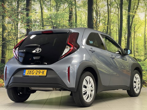 Toyota Aygo X 1.0 VVT-i MT Play | Achteruitrijcamera | Apple Carplay | Stoelverwarming | Regensensor | Airconditioning | Cruise Control Adaptief |