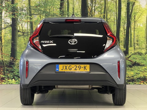 Toyota Aygo X 1.0 VVT-i MT Play | Achteruitrijcamera | Apple Carplay | Stoelverwarming | Regensensor | Airconditioning | Cruise Control Adaptief |