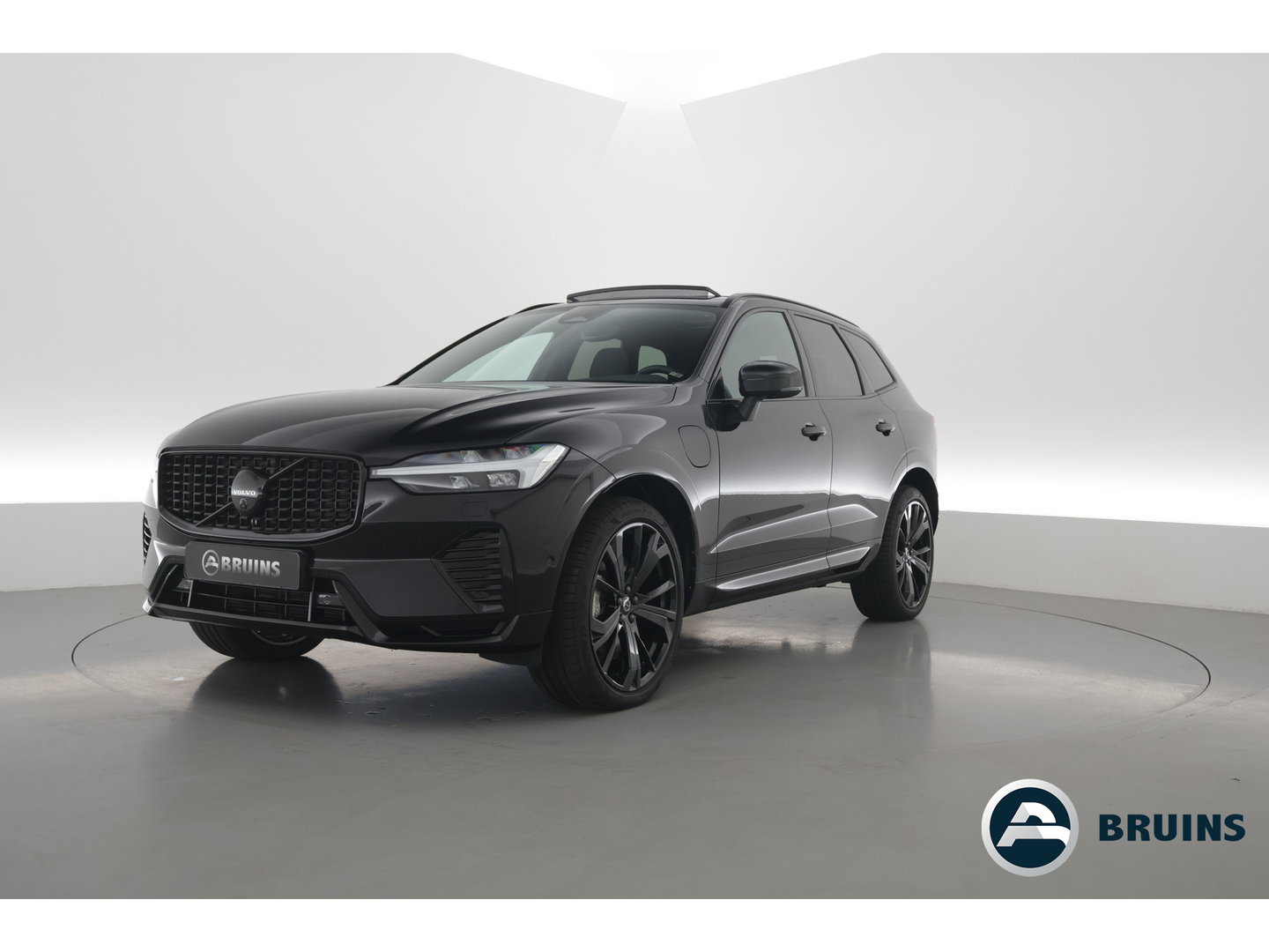 Volvo XC60 2.0 T8 Plug-in hybrid AWD Ultra Black Edition | Pano | HUD | 360Cam | Trekhaak | Harman & Kardon Audio |