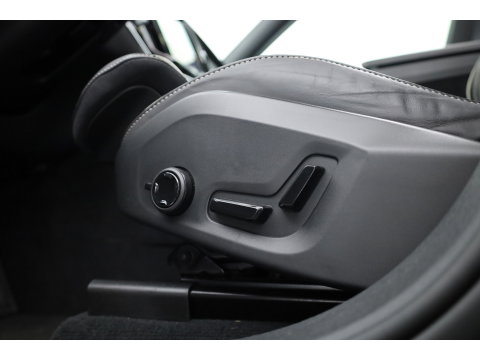 Volvo XC60 2.0 T8 Plug-in hybrid AWD Ultra Black Edition | Pano | HUD | 360Cam | Trekhaak | Harman & Kardon Audio |