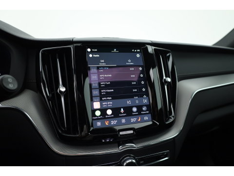 Volvo XC60 2.0 T8 Plug-in hybrid AWD Ultra Black Edition | Pano | HUD | 360Cam | Trekhaak | Harman & Kardon Audio |