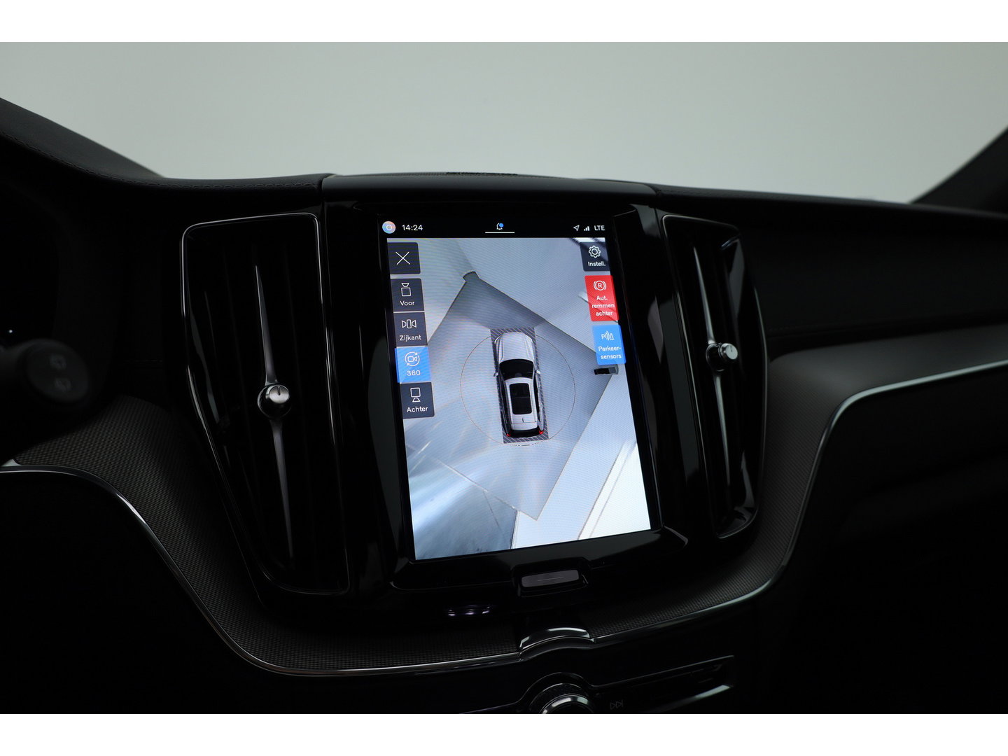 Volvo XC60 2.0 T8 Plug-in hybrid AWD Ultra Black Edition | Pano | HUD | 360Cam | Trekhaak | Harman & Kardon Audio |