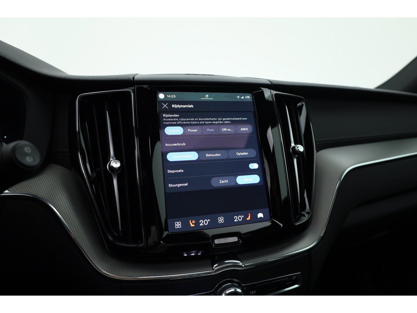 Volvo XC60 2.0 T8 Plug-in hybrid AWD Ultra Black Edition | Pano | HUD | 360Cam | Trekhaak | Harman & Kardon Audio |