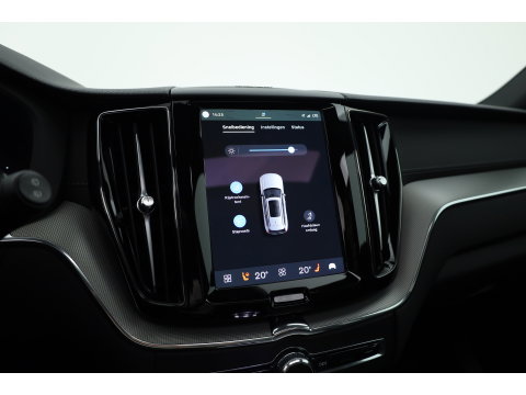 Volvo XC60 2.0 T8 Plug-in hybrid AWD Ultra Black Edition | Pano | HUD | 360Cam | Trekhaak | Harman & Kardon Audio |