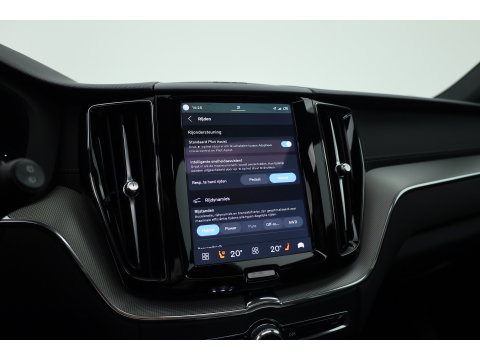 Volvo XC60 2.0 T8 Plug-in hybrid AWD Ultra Black Edition | Pano | HUD | 360Cam | Trekhaak | Harman & Kardon Audio |