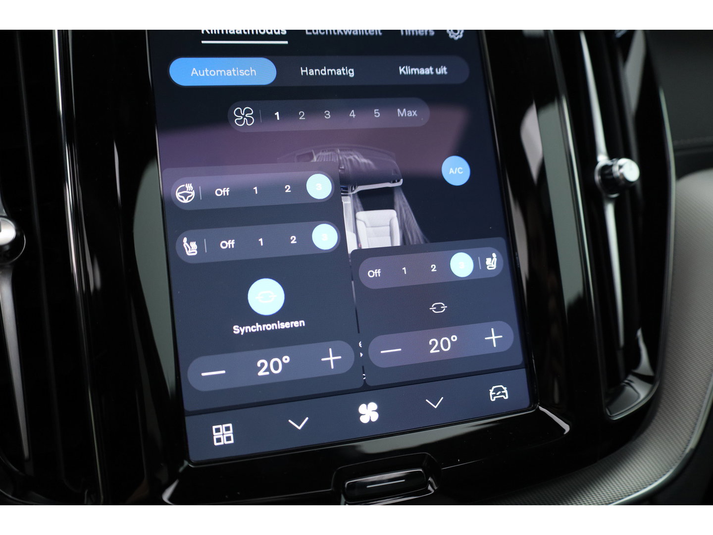 Volvo XC60 2.0 T8 Plug-in hybrid AWD Ultra Black Edition | Pano | HUD | 360Cam | Trekhaak | Harman & Kardon Audio |