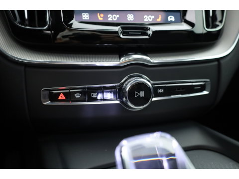 Volvo XC60 2.0 T8 Plug-in hybrid AWD Ultra Black Edition | Pano | HUD | 360Cam | Trekhaak | Harman & Kardon Audio |