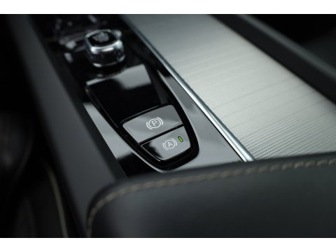 Volvo XC60 2.0 T8 Plug-in hybrid AWD Ultra Black Edition | Pano | HUD | 360Cam | Trekhaak | Harman & Kardon Audio |