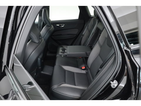Volvo XC60 2.0 T8 Plug-in hybrid AWD Ultra Black Edition | Pano | HUD | 360Cam | Trekhaak | Harman & Kardon Audio |
