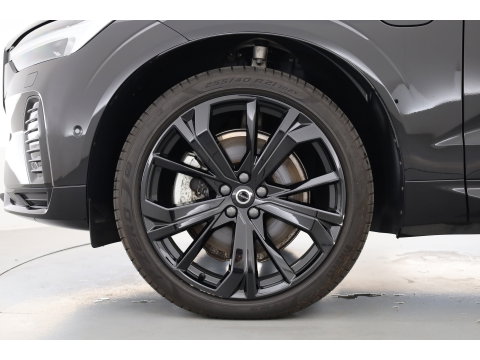 Volvo XC60 2.0 T8 Plug-in hybrid AWD Ultra Black Edition | Pano | HUD | 360Cam | Trekhaak | Harman & Kardon Audio |